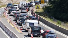 Kilometarske kolone, u zemlji je više od milijun turista. Pritisak na granici je povremeno veći nego rekordne 2019. godine