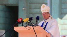 [VIDEO/FOTO] Nadbiskup Hranić u Aljmašu: Nevolja Marije u porođajnim bolovima ujedno je i slika Crkve, koju često izruguju u medijima