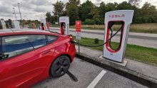 Tesla na meti istrage zbog ove vrlo opasne opcije u njihovim automobilima