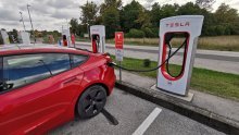 Tesla na meti istrage zbog ove vrlo opasne opcije u njihovim automobilima