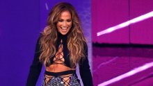 Modni pogodak ili potpuna pogreška: Jennifer Lopez u stajlingu koji ne trpi donje rublje