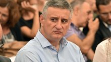 U mladosti je slušao Azru i Bou, danas klape i tamburice
