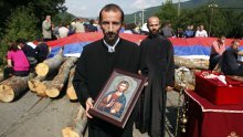 Djeca kao živi štit na barikadama na Kosovu?