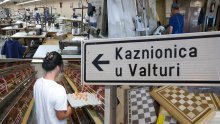 Zatvorski biznis u Hrvatskoj: Čak trećina zatvorenika radi – jedni u kamenolomu, drugi tapeciraju namještaj, treći uzgajaju crne svinje… Znate li kolike su im plaće i koliko država zaradi na njima?