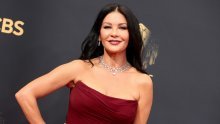 Prava je Morticia Addams: Na opće oduševljenje sviju, Catherine Zeta-Jones javila se sa seta