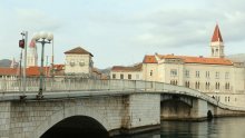 U Trogiru počela obnova staroga mosta, građanima osiguran prijevoz brodom