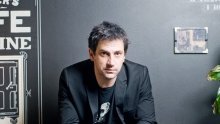 Internet gori: Goran Bogdan iznenadio fotografijom na kojoj pozira gol prijateljici, a obožavateljice su u transu