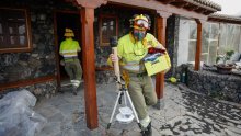 [FOTO/VIDEO] Stanovnici La Palme pokušavaju spasiti imovinu od lave