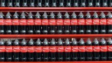 Jaki dolar pritisnuo dobit Coca-Cole
