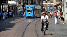 Pješaci i biciklisti oprez, tramvaj vreba iza ugla!
