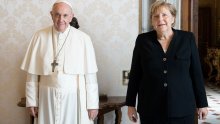 Merkel bila na privatnoj audijenciji kod pape Franje, razgovarali su o 'napadima na djecu'