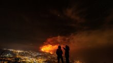 [VIDEO] Blokovi lave veličine zgrada padaju iz vulkana na La Palmi