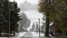 Danas kiša, u gorju moguć snijeg: Zbog orkanske bure za cijeli promet zatvorena dionica autoceste A1 i Paški most, u prekidu pomorske linije