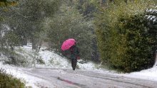 [FOTO/VIDEO] Konačno zbogom ljetu: Počeo padati snijeg u Gorskom kotaru