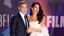 Zablistala u bijelom: Amal Clooney servirala holivudski glamur na crvenom tepihu