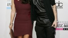 Bieberova mama želi da se on pomiri sa Selenom
