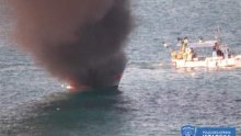 [VIDEO/FOTO] Drama na moru: Pomorski policajci spasili posadu s goruće ribarice