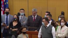 [FOTO/VIDEO] Drama u Saboru: Oporba okupirala govornicu kako bi spriječila HDZ u izboru novog ravnatelja HRT-a, Sanader raspustio sjednicu