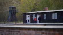 U Njemačkoj počelo suđenje 96-godišnjoj bivšoj djelatnici koncentracijskog logora; zatvorenici umirali zbog iscprljenosti i gladi