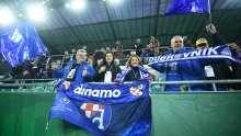 [FOTO] Navijači Rapida i Dinama ujedinjeni zbog hrvatske nogometne legende; cijeli stadion se ustao i zapljeskao....