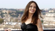 Pitanje o vezi sa slavnim pjevačem nije joj se svidjelo: Reakcija Angeline Jolie rekla je sve o njihovom odnosu