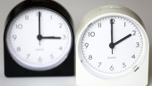 U noći sa subote na nedjelju pomičemo sat unatrag, evo na što još morate pripaziti