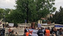 Novinari pod Hasanbegovićevim prozorom tražili njegovu ostavku
