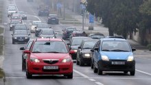 Važno upozorenje vozačima: Od 1. studenog na autima obavezna kratka svjetla i danju, a od 15. zimska oprema