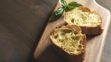 Brzo i lako: Hrskavi kruh s češnjakom zadovoljit će i one s najizbirljivijim nepcem