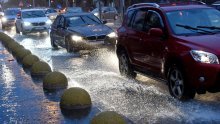 Kolnici su mokri u većem dijelu zemlje, jak vjetar na dionici A6