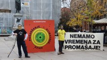 [FOTO/VIDEO] Zelena akcija: Premijer i ministar Ćorić opet su promašili klimatske ciljeve, politiku temelje na još 12 godina uvoznog ugljena