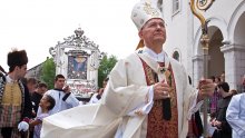 Biskupi i župnici na misama vodili kampanju 'za'