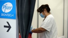 Omikron ograničio putovanja. Evo što kažu Pfizer i Moderna