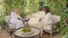 Izgleda prelijepo: Adele u elegantnom bijelom odijelu s Oprah razgovarala o mnogim škakljivim temama, pa i o razvodu