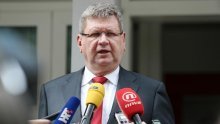 Mrsić poručio 'pseudovladi': Dalje prste od mirovinskog sustava