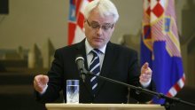 Josipović žestoko 'oprao' Gredelja