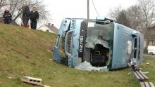 30-ero vrtićke djece stradalo u prevrtanju autobusa