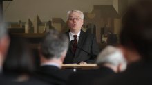 Evo koje je mjere osmislio Josipovićev tim za zadužene građane