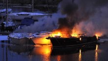 Brod Mladena Bajića tik do zapaljenih jahti