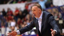 [VIDEO] Izbornik Veljko Mršić pokazao kako se to radi; pogodio je tricu s centra! Objavio je i jednu promjenu u reprezentaciji...