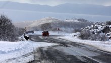 Bura, snijeg i led otežavaju promet: Kamioni ne mogu prema Dalmaciji, pogledajte gdje su još problemi