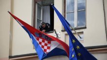 Policija ulovila muškarca koji je urinirao po zgradi HDZ-a te snimku objavio na internetu