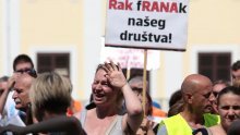 Pozvali na bojkot austrijskih proizvoda i prosvjed pred HNB-om