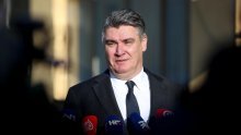 [VIDEO] Milanović u čestitci pozvao na brigu za sebe i bližnje: Cijepite se! Potvrdite svojim djelima najveću vrednotu Božića – nadu i vjeru u pobjedu dobra
