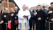 Biskup Košić u Sisku: Sebični i zli ljudi protiv su rođenja djece, zbog njih će hrvatski narod propasti