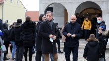 Milošević i Pupovac na liturgiji u pravoslavnoj crkvi u Petrinji: Moramo se jače upregnuti u obnovu