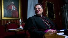 Nadbiskup Hranić: Ima onih koji se ponašaju papskije od Pape. Oni još uvijek u pitanje dovode moralnu prihvatljivost cjepiva