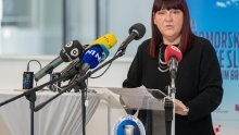 [VIDEO] Šefica Hitne sasjekla božićnu čestitku djelatnika bez maski, spustili su joj brzo i bolno
