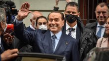 EK o darivanju Berlusconija i Putina: Nema zabrane kontakta s Rusima, ali prioritet treba biti prenošenje europskog stajališta o ratu