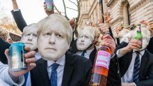 Potres u Engleskoj: Torijevci žele smijeniti Borisa Johnsona akcijom po uzoru na nesretno ubojstvo psa poznato iz kultne serije